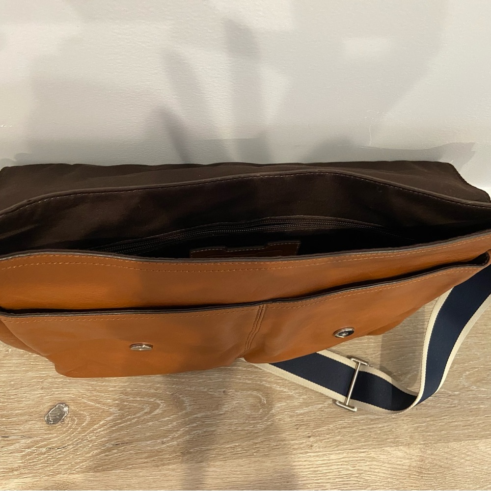 Classic Coach Messenger Bag - Picture 3 of 3